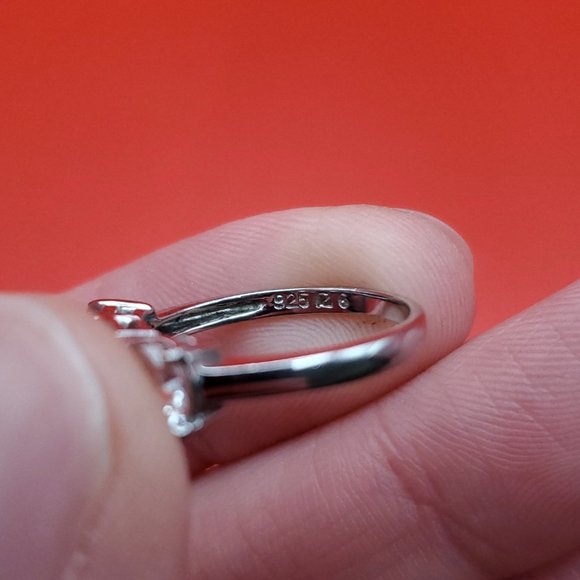 Size 6 925 Sterling Silver Cute Triple Cubic Zirconia Ring - Picture 5 of 8